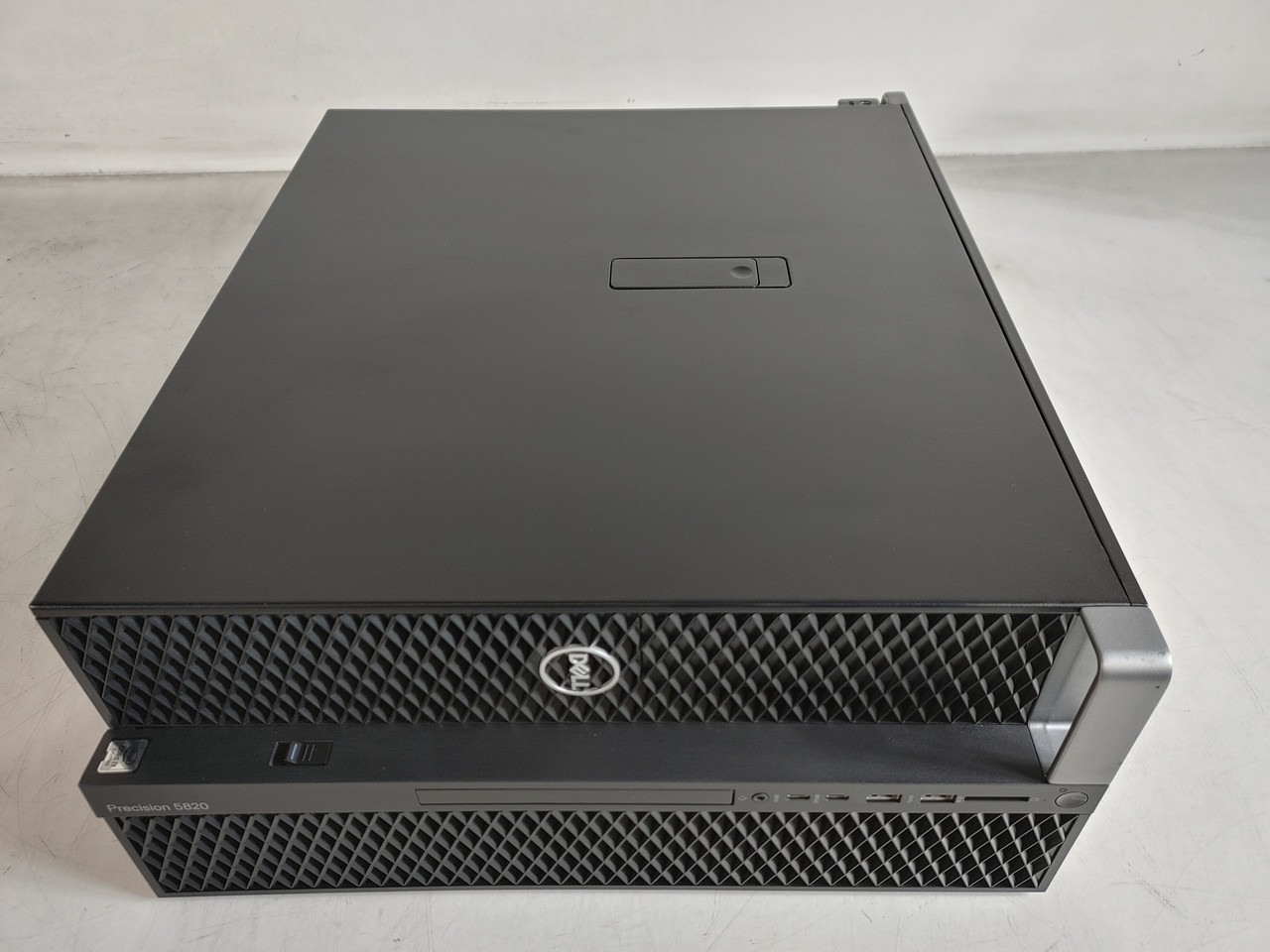 Dell Precision 5820 Core i7-9800X 3.80 GHz 16 GB DDR4 250 GB NVMe