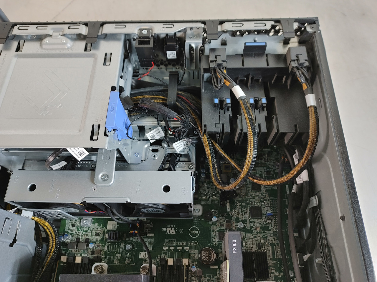 Dell Precision 5820 Core i7-9800X 3.80 GHz 16 GB DDR4 250 GB NVMe 