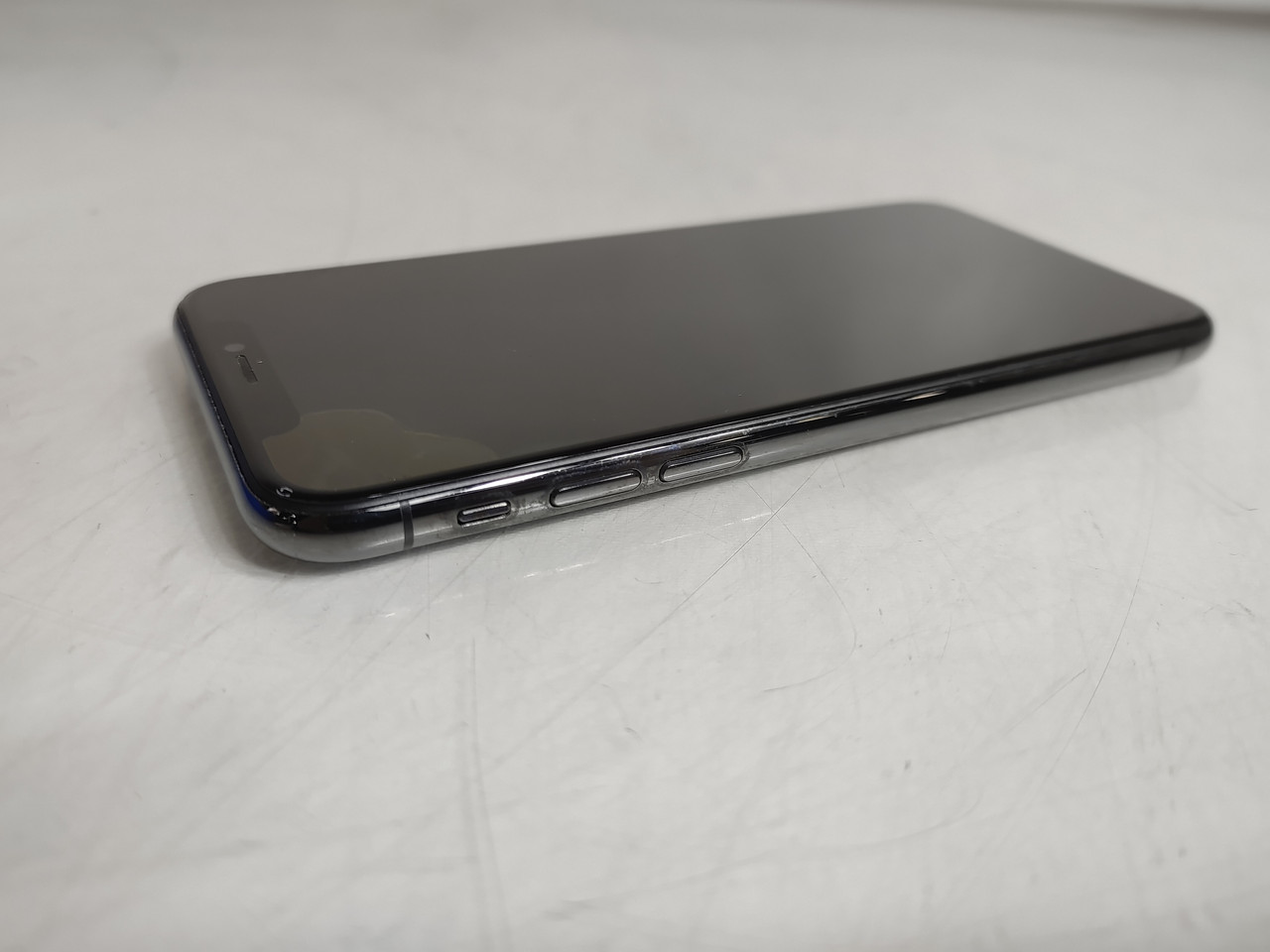Apple iPhone X A1901 64 GB iOS 16.7.15 (Wi-Fi + 4G) Unlocked For