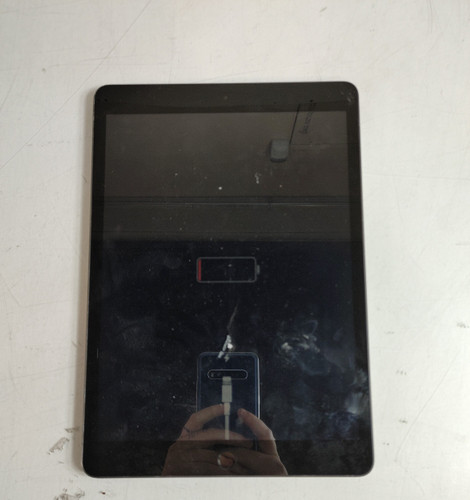 Apple iPad 9th Gen A2602 64 GB iOS 26.3 (WiFi Only) For Parts