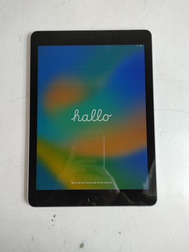 Apple iPad 5th Gen A1822 32 GB iOS 16.7.15 (WiFi Only)