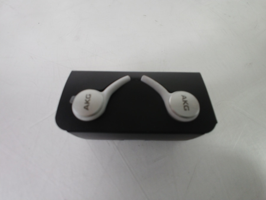 Lot of 50 New Samsung AKG EO-IG955 3.5mm Earbud Headphones with Microphone White