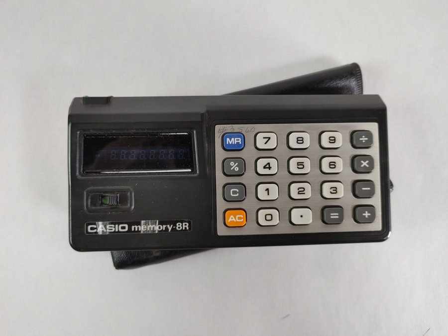 Vintage CASIO memory-8R Calculator with soft case