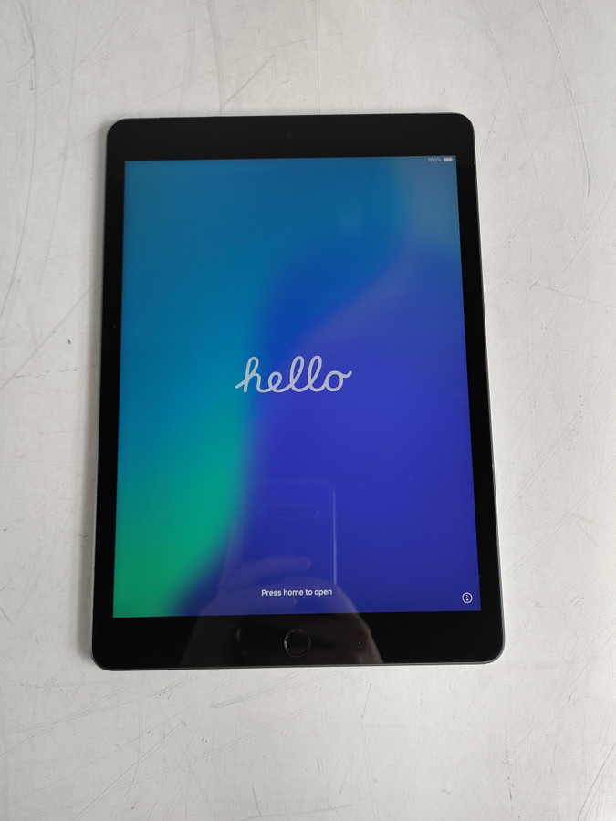 Apple iPad 9th Gen A2603 64 GB iOS 18.3.1 Space Gray Tablet