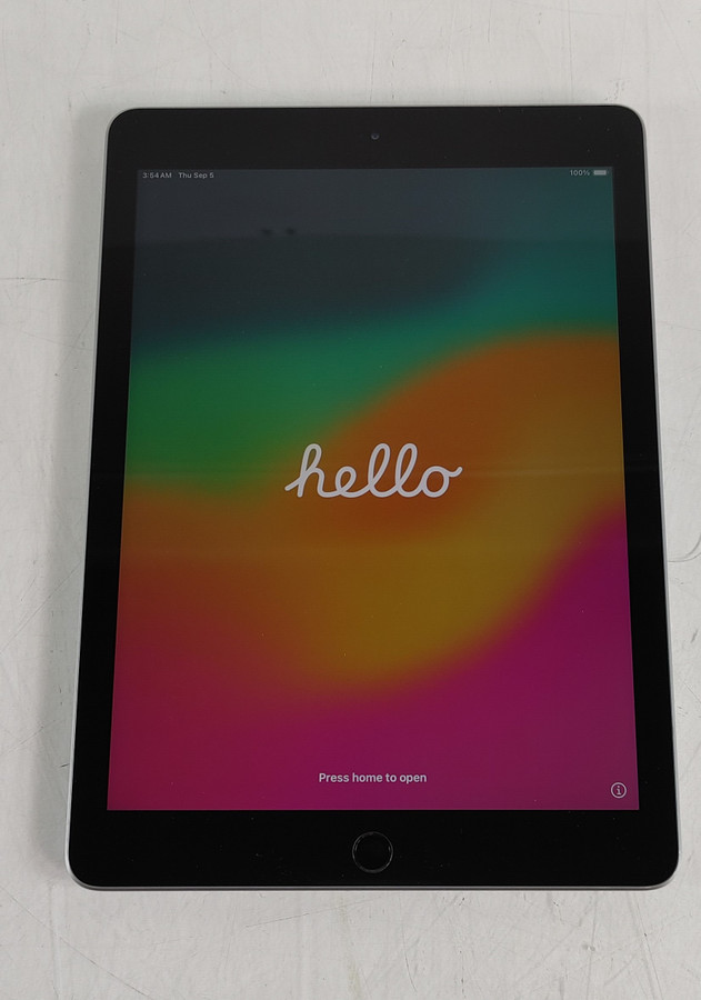 Apple iPad 6th Gen A1893 32 GB iOS 17.7.3 Space Gray WiFi Only Tablet