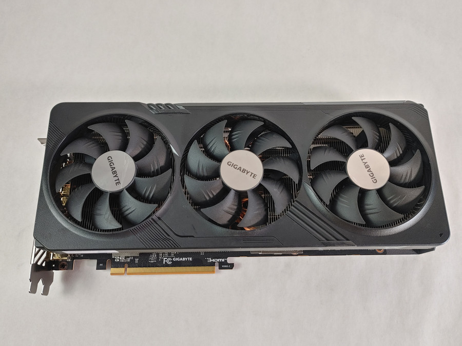 Gigabyte AMD Radeon RX 7800 XT Gaming OC 16 GB GDDR6 PCI Express 4.0 x16 Video Card