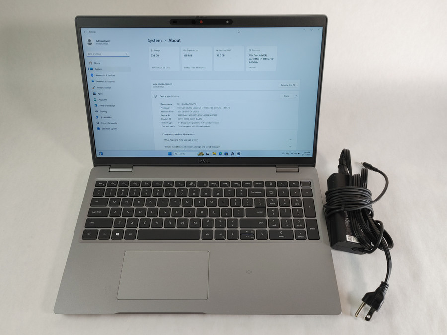 Dell Latitude 5520 Core i7-1185G7 3.00 GHz 32 GB DDR4 256 GB NVMe Windows 11 Pro Laptop WINACTB6 B6