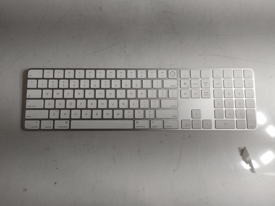 Apple A2520 Magic Keyboard with Touch ID