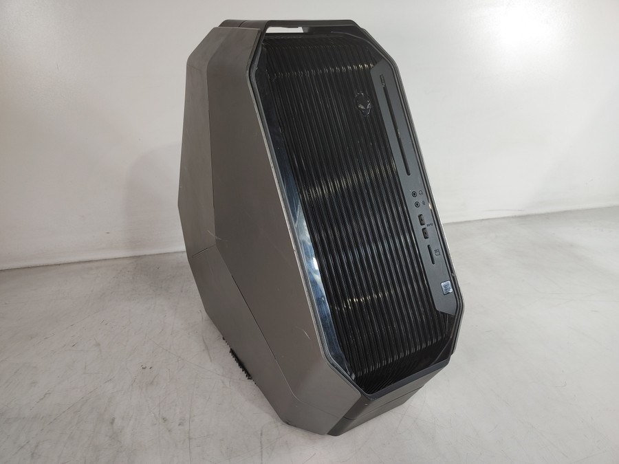Alienware Area 51 R4 Intel Core i7-7820X 3.6 GHz 32 GB DDR4 GTX 1080 Ti Desktop