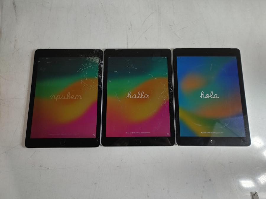Lot of 3 Apple iPad 5th 6th Gen A1823 A1893 A1954 iOS 17.7.10 17.7.12 For Parts