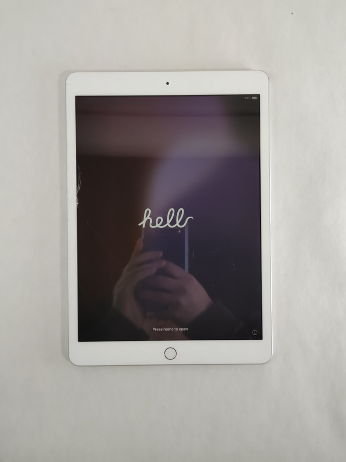 Apple iPad 7th Gen A2197 128 GB iOS 18.7.4 (WiFi Only) For Parts