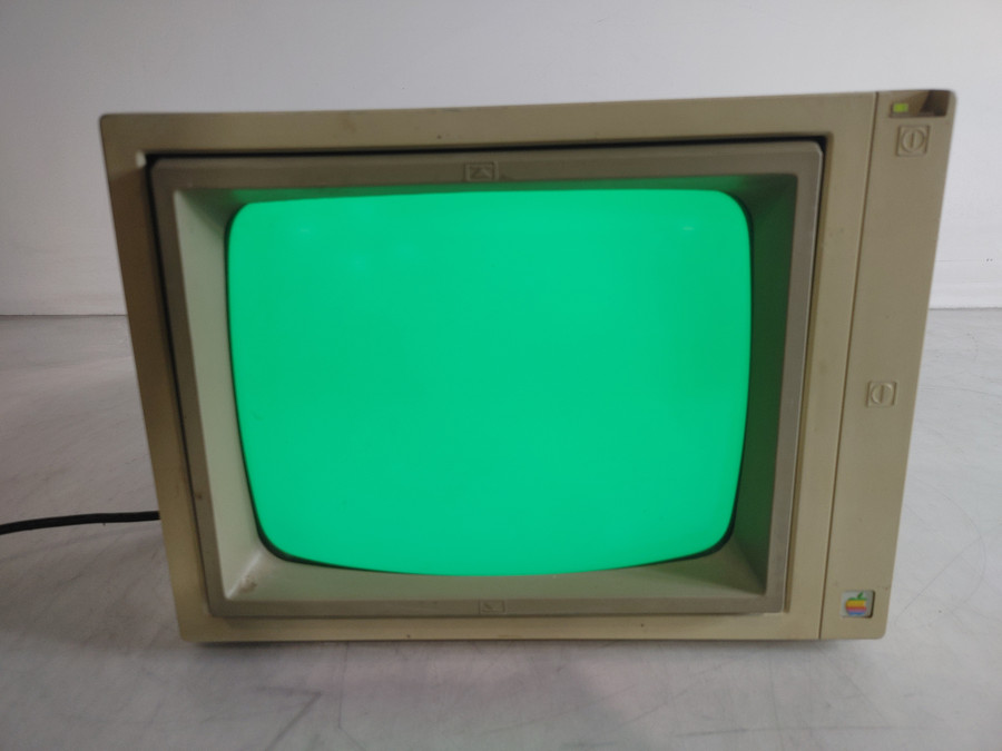 Vintage Apple II A2M2010 Green Phosphor Composite Tilt Screen Monitor