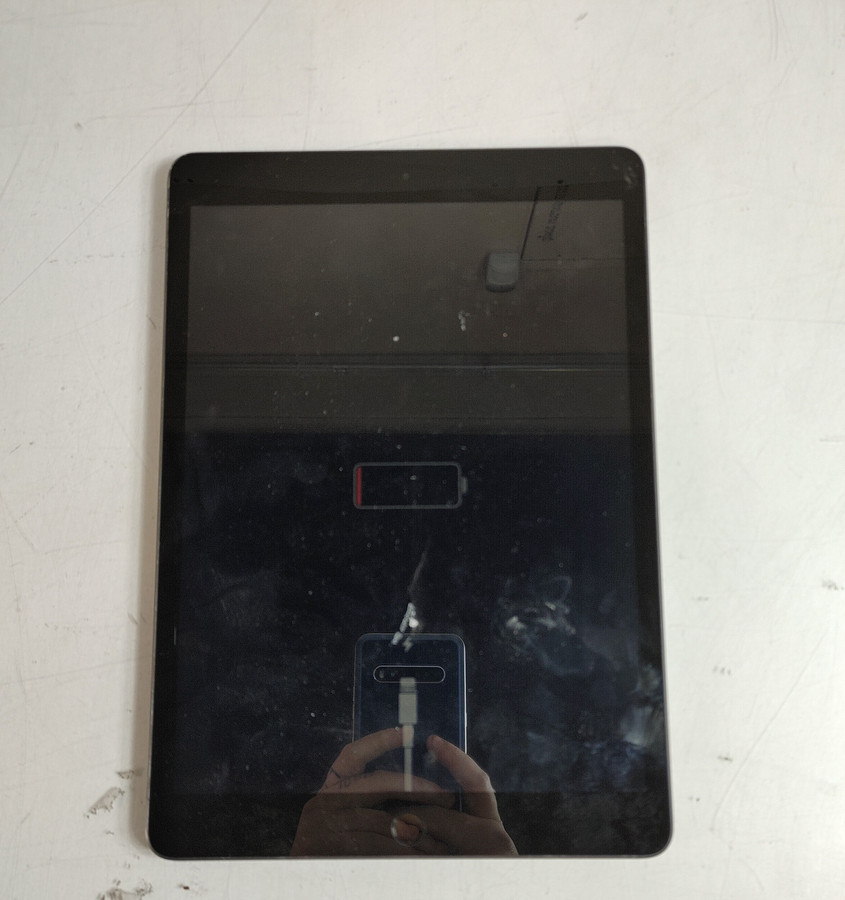 Apple iPad 9th Gen A2602 64 GB iOS 26.3 (WiFi Only) For Parts