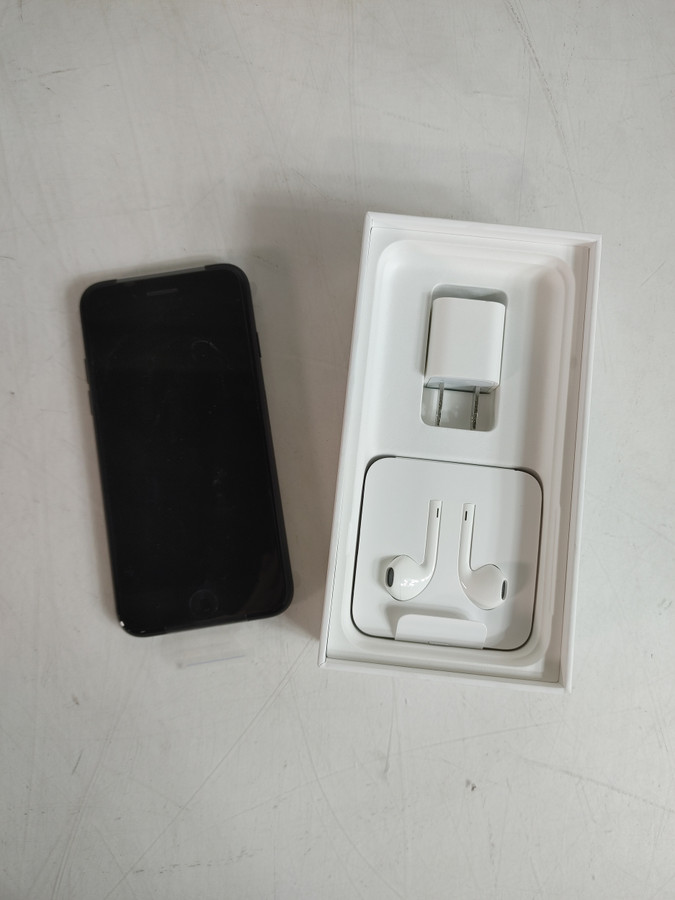 Apple iPhone 7 A1660 32 GB iOS 15.8.7 (Wi-Fi + 4G) Unlocked