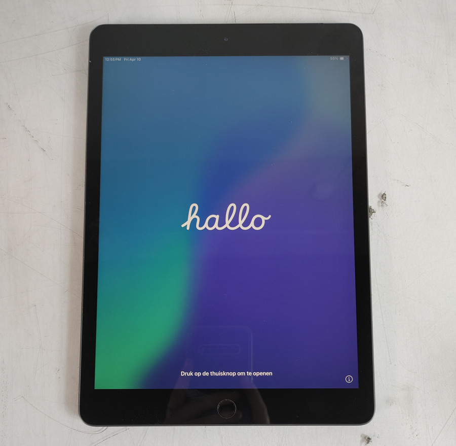 Apple iPad 7th Gen A2200 32 GB iOS 18.7.7 (Wi-Fi + 4G) Unlocked