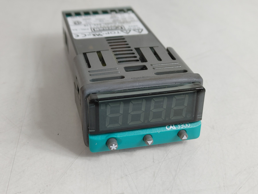Farnell CAL 3300 Cal Controls Temperature Controller #3300
