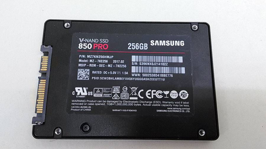 Samsung 850 Pro 256 GB 2.5" SATA III Solid State Drive MZ-7KE256