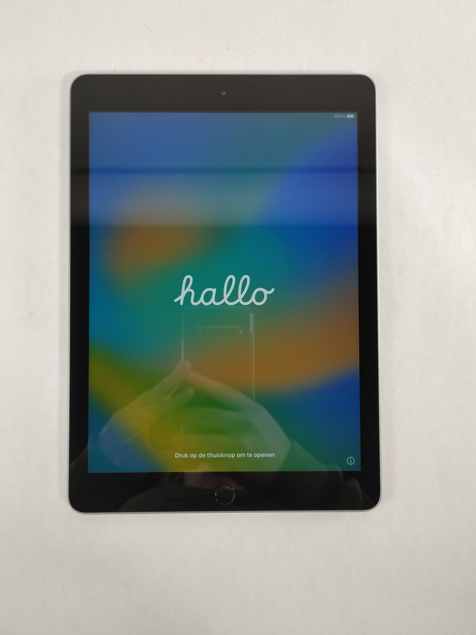 Apple iPad 5th Gen A1822 32 GB iOS 16.7.15 (WiFi Only)