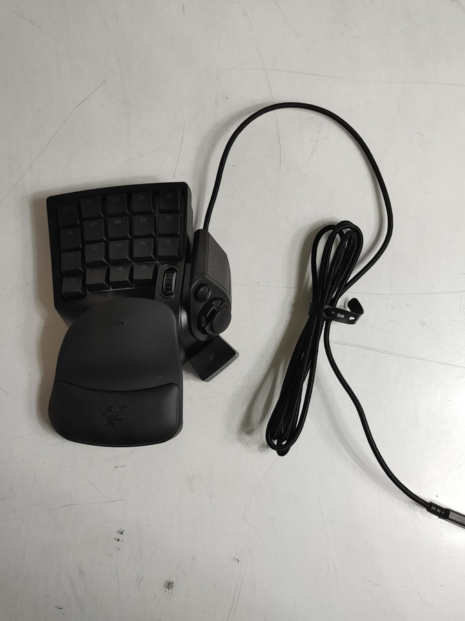 Razer RZ07-0227 Wired Tartarus V2 Gaming Keypad