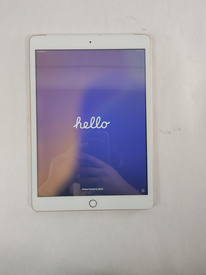 Apple iPad 7th Gen A2200 32 GB iOS 18.7.9 (Wi-Fi + 4G) Unlocked For Parts