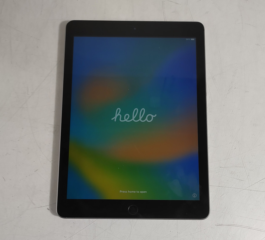 Apple iPad 5th Gen A1822 32 GB iOS 16.7.16 Space Gray (WiFi Only) Tablet