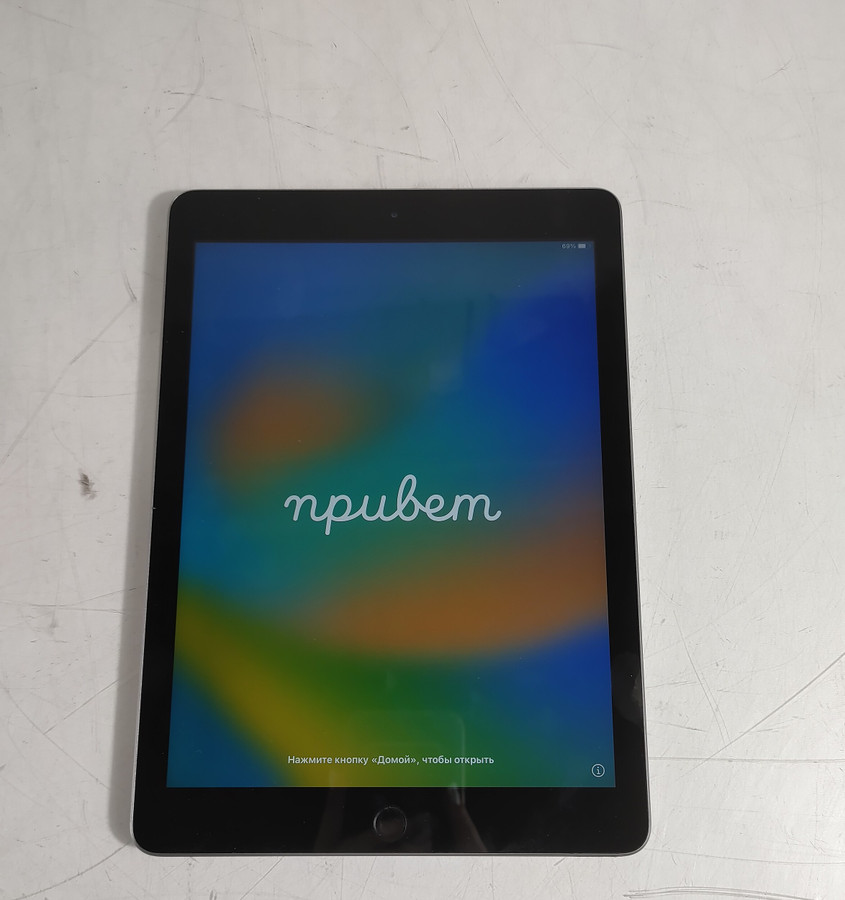 Apple iPad 5th Gen A1822 32 GB iOS 16.7.16 Space Gray (WiFi Only) Tablet