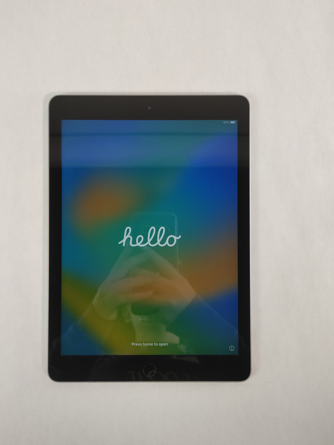 Apple iPad 5th Gen A1822 32 GB iOS 16.7.16 Space Gray (WiFi Only) Tablet
