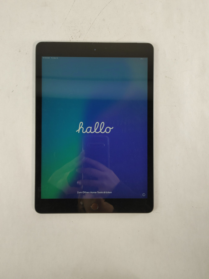 Apple iPad 7th Gen A2200 32 GB iOS 18.7.10 Space Gray Wi-Fi + 4G Tablet Unlocked