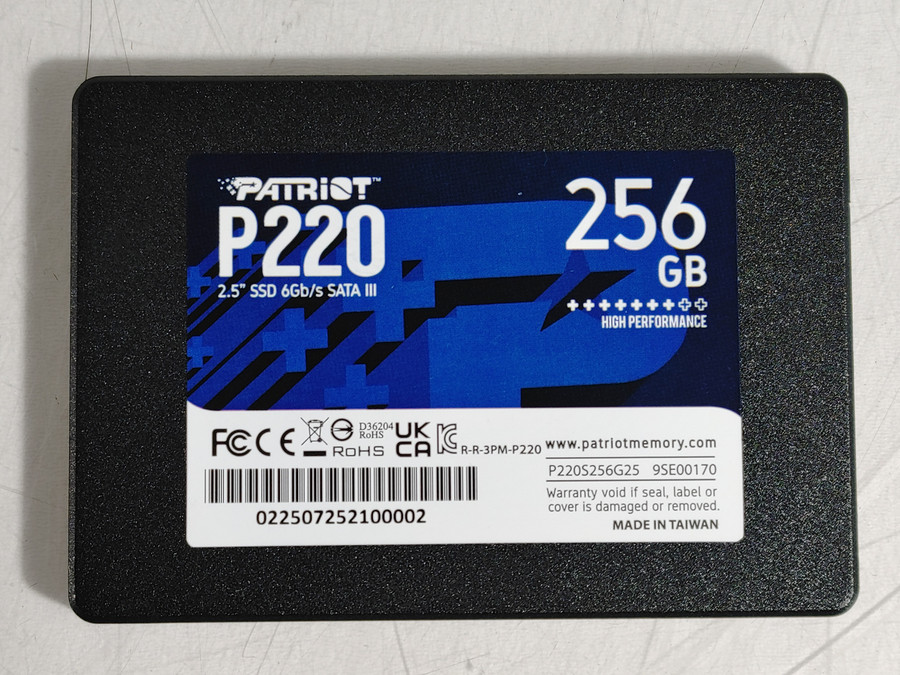Patriot P220 SATA III 256 GB 2.5 in Solid State Drive P220S256G25