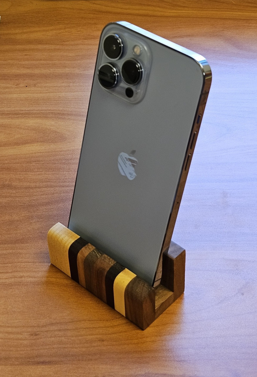 Your Phone Deserves a Throne: The Art of Choosing the Perfect Phone Holder