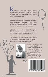 La glace fond sur les doigts des enfants heureux La glace fond sur les doigts des enfants heureux