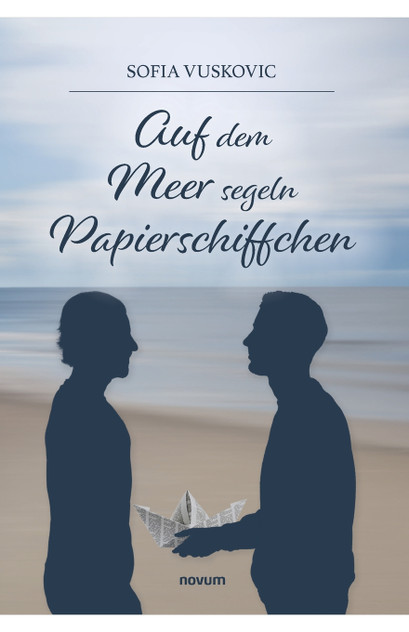 Auf dem Meer segeln Papierschiffchen