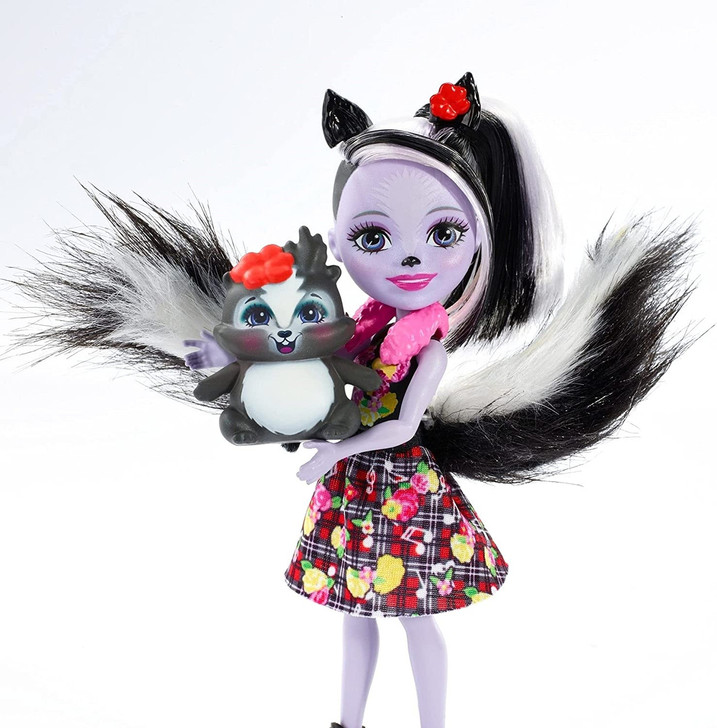 Enchantimals Sage Skunk & Caper Figure Set Main Picture Left Side