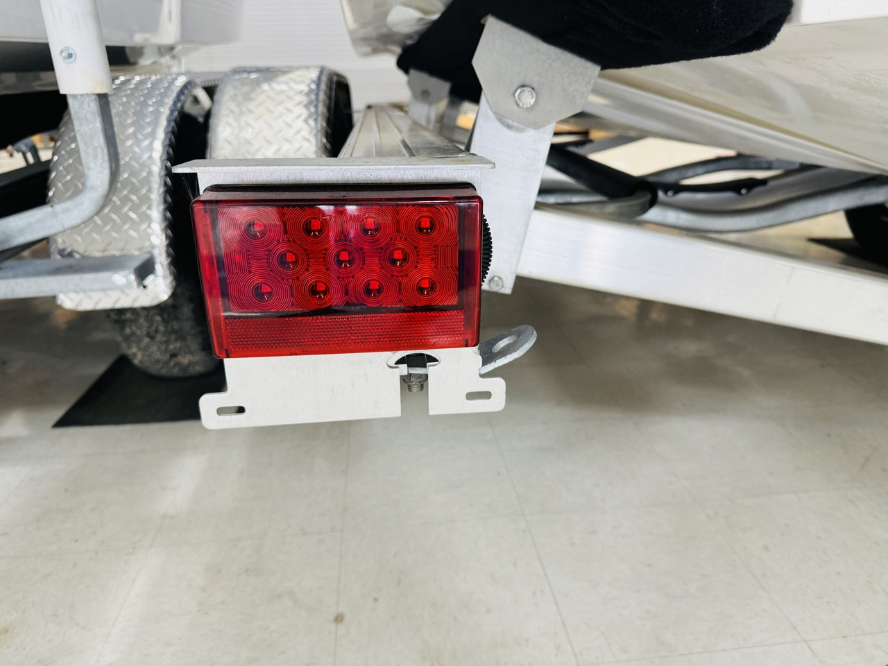 LEFT LED TAIL LIGHT COYOTE / CHAPARRAL, VORTEX & ROBALO TRAILERS