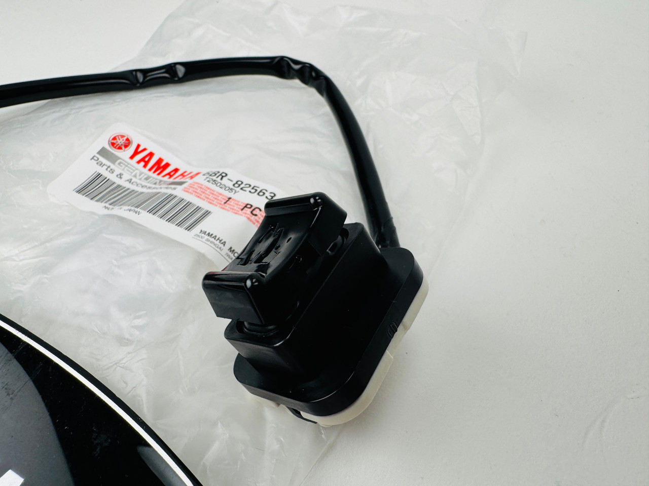$69.99* GENUINE YAMAHA no tax* TRIM & TILT SWITCH ASSY  6BR-82563-01-00 *In Stock & Ready To Ship!