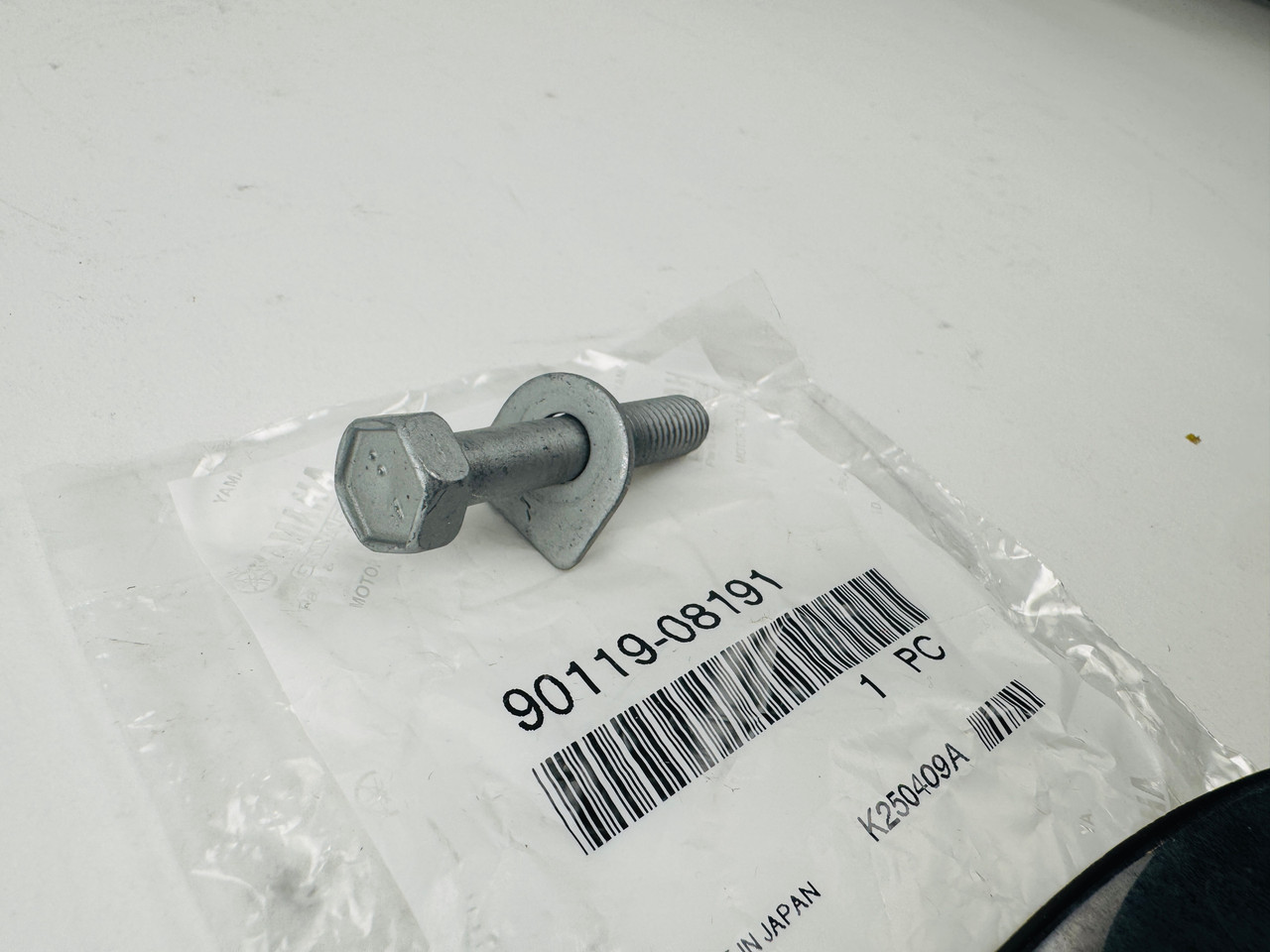 $4.99* GENUINE YAMAHA no tax*  B3BOLT, WITH WASHER 90119-08191-00  *In Stock & Ready To Ship!