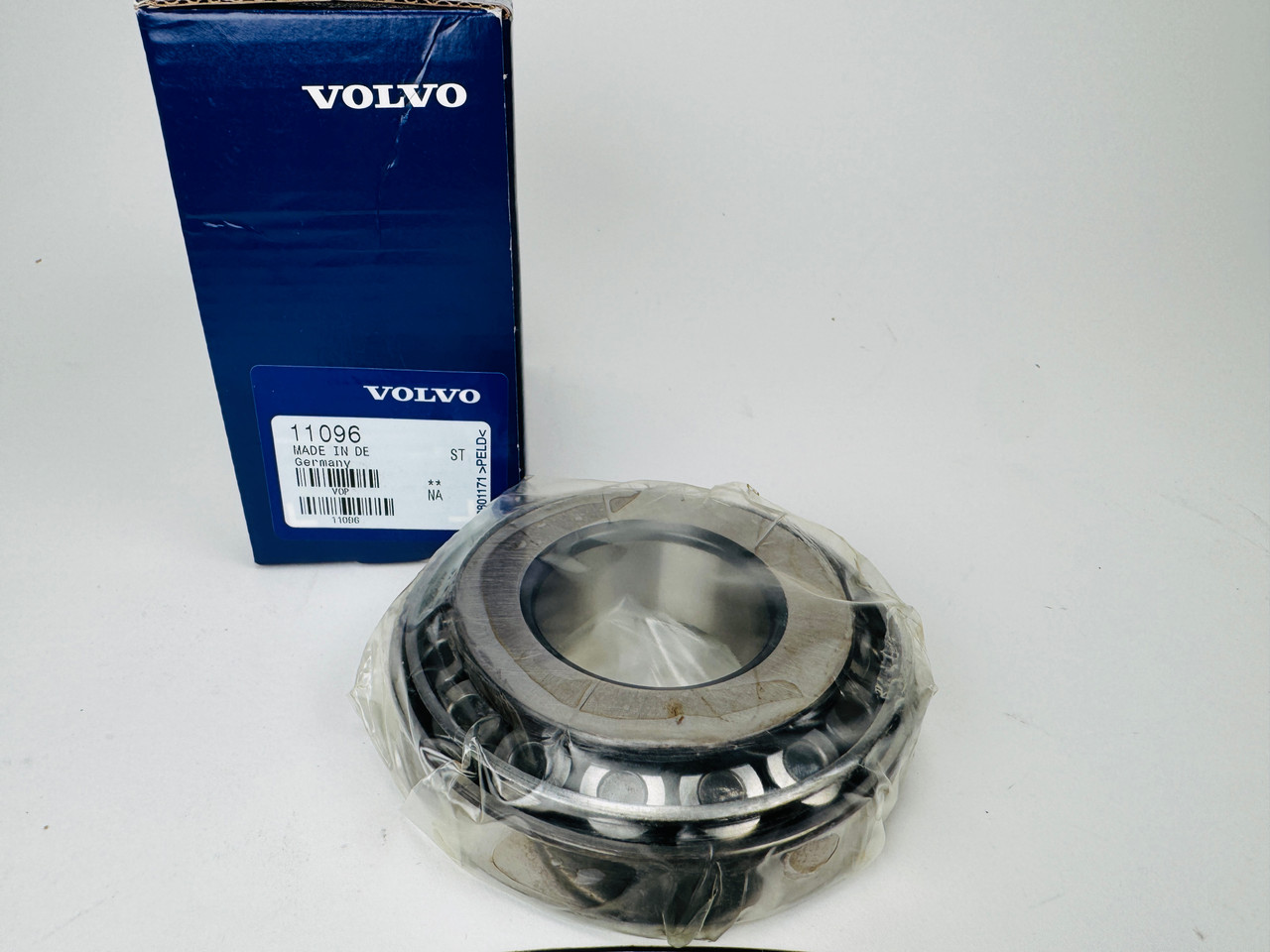 $104.99* GENUINE VOLVO no tax* ROLLER BEARING 11096 *In Stock & Ready To Ship!