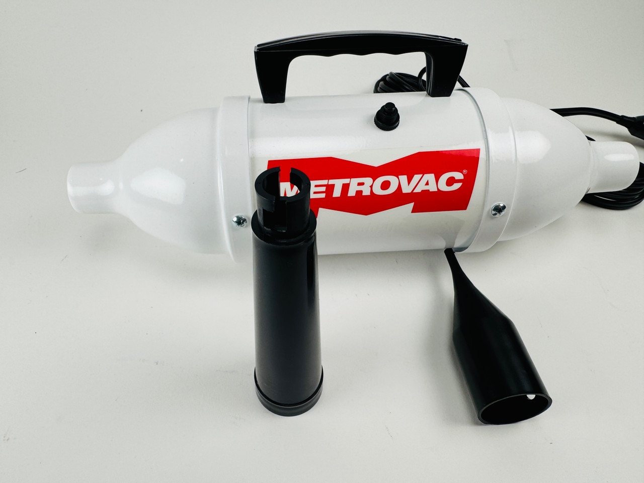 PUMP - AIR, 12 VOLT. WHITE W/ DC PLUG PUMP - AIR, 12 VOLT. WHITE W/ DC PLUG