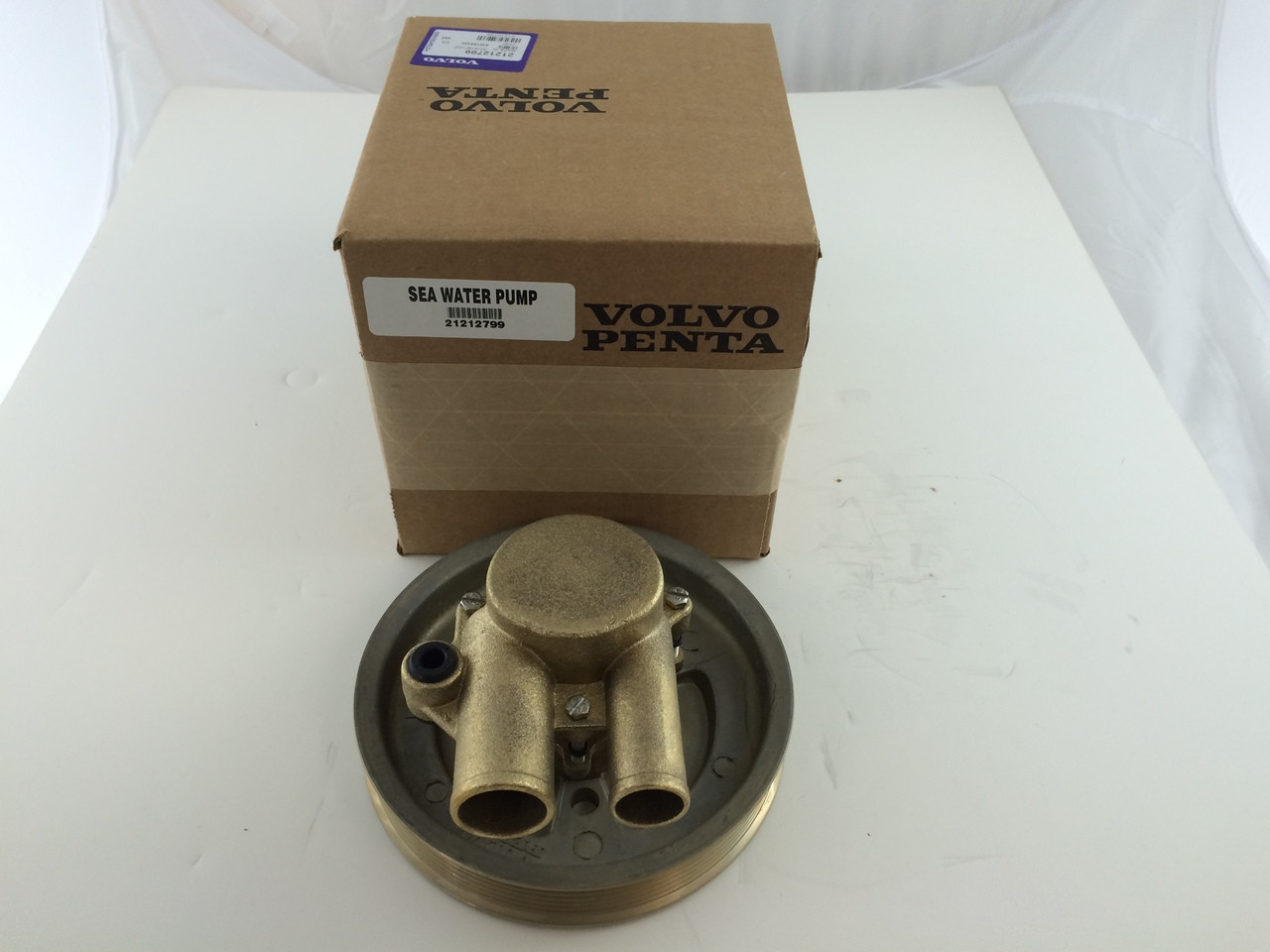 $479.99* GENUINE VOLVO  no tax* SEA WATER PUMP 21212799 *In Stock & Ready To Ship!