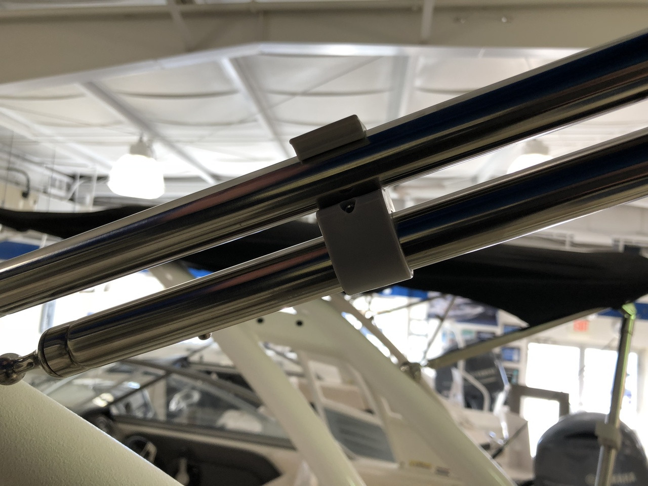 FITS 7/8 INCH TUBE SECURES DANGLING LEGS BOAT BIMINI TOP LEG CLIP Body