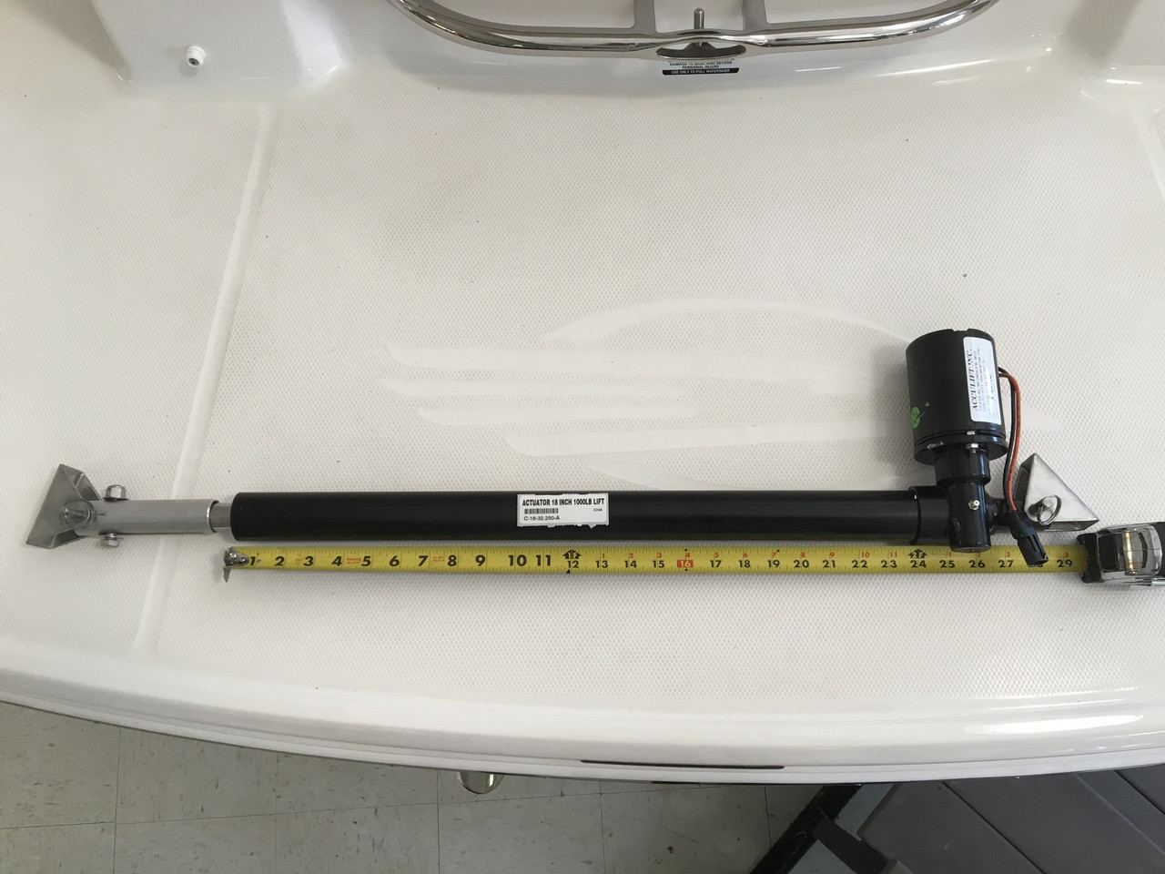 ACTUATOR 18 INCH 1000 LB LIFT C-18-32.250-A  32" Retracted 50" Extended Hole To Hole  ( Fits 330 Signature 2002 to 2008) Sorry, this part is no longer available