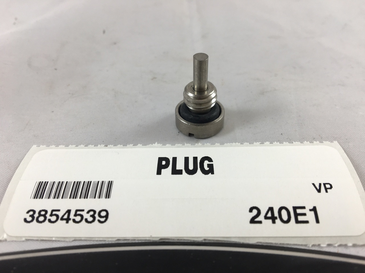 $18.99* GENUINE VOLVO no tax*  PLUG WITH MAGNET WITH O-RING 3854539 (O-ring part # is 3855081) *DOES NOT FIT DPS-B OUTDRIVES