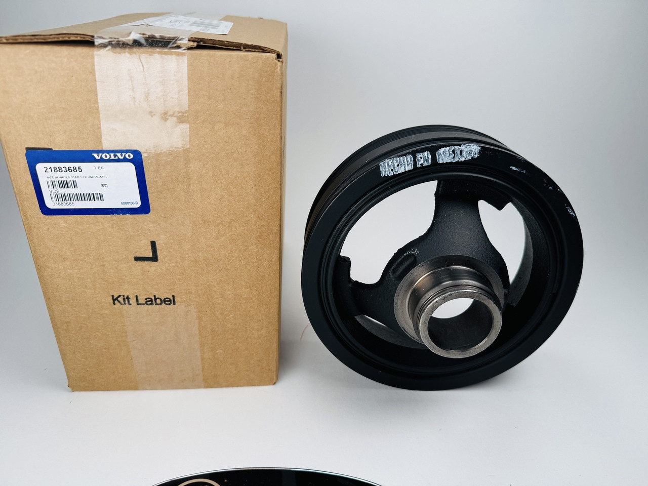 $469.99* GENUINE VOLVO no tax* PULLEY 21883685 *In Stock & Ready