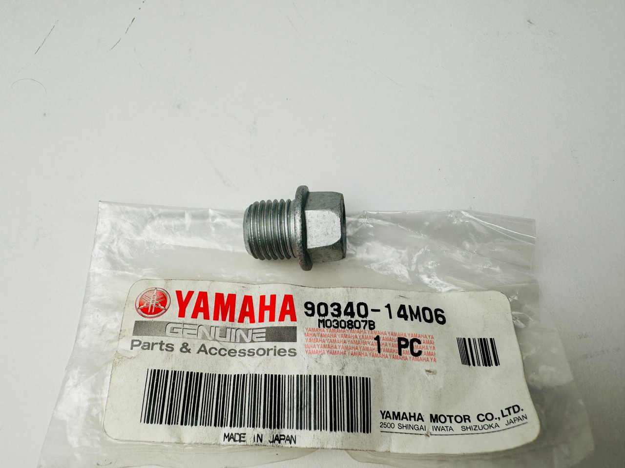 $11.60 GENUINE YAMAHA CRANKCASE OIL DRAIN PLUG,STRAGHT SCREW no tax* 90340-14M06-00 In Stock And Ready To Ship!