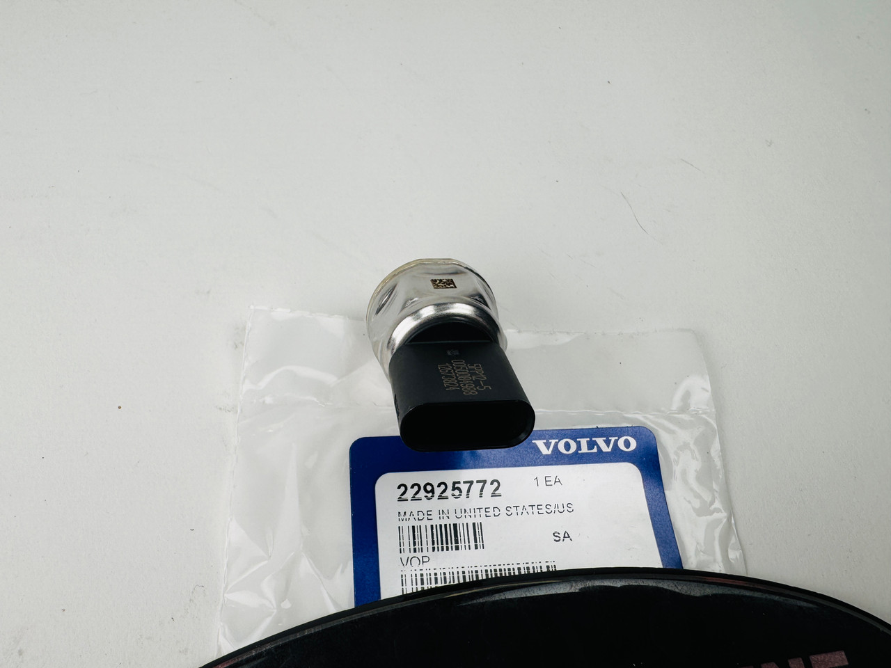 $189.99* GENUINE VOLVO no tax* FUEL PRESSURE SENSOR 22925772 *In