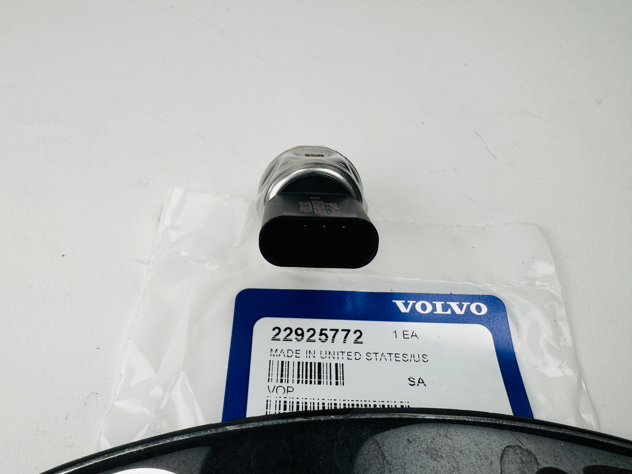 $189.99* GENUINE VOLVO no tax* FUEL PRESSURE SENSOR 22925772 *In