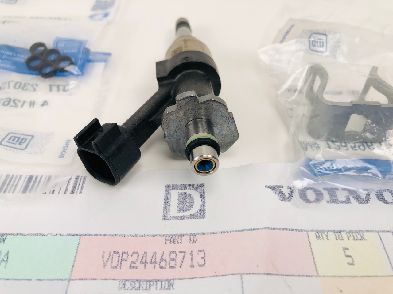 $299.99* GENUINE VOLVO no tax* FUEL INJECTOR  24468713 *In Stock & Ready To Ship!