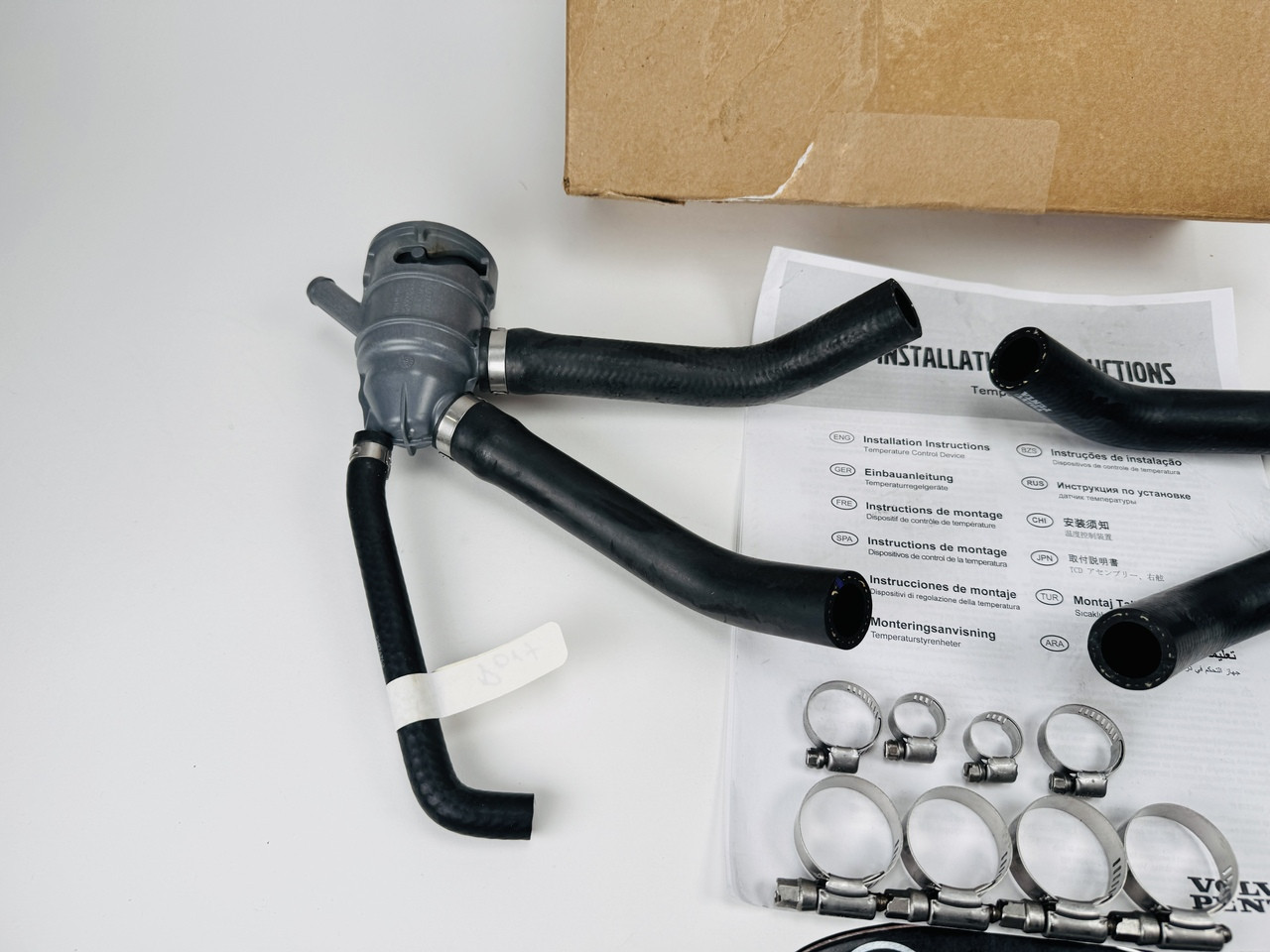 $259.99* GENUINE VOLVO no tax* THERMOSTAT KIT 23521143 (Volvo's