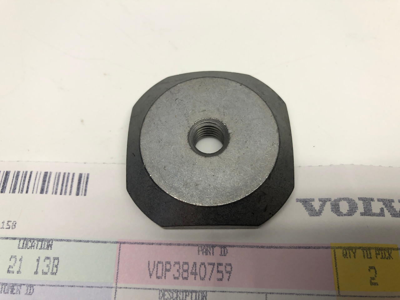 $26.99* GENUINE VOLVO no tax* TRANSOM SHIELD RETAINER 3840759  *In Stock & Ready To Ship!