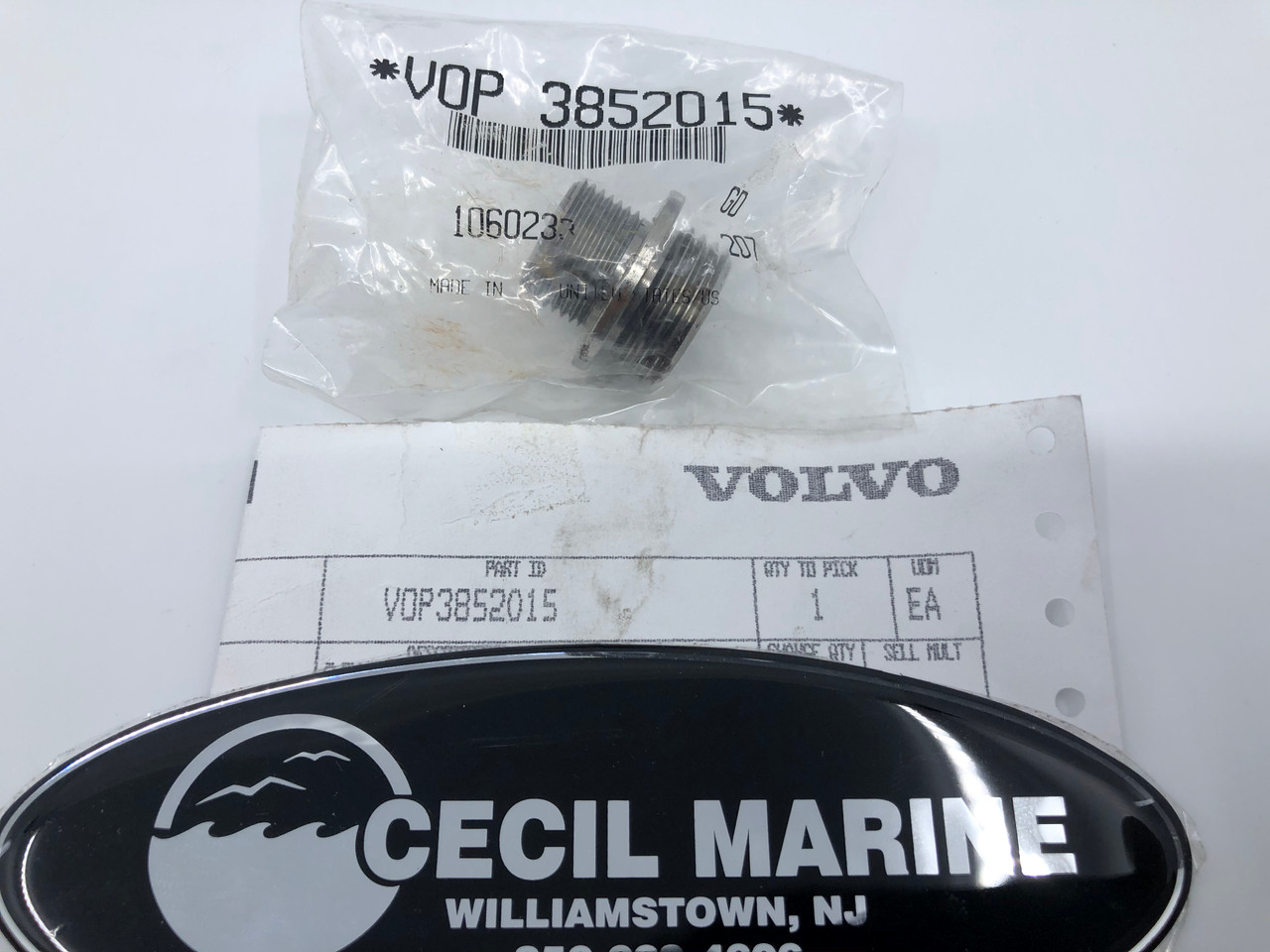 $15.99* GENUINE VOLVO no tax* CONNECTOR 3852015 *In Stock & Ready To Ship!